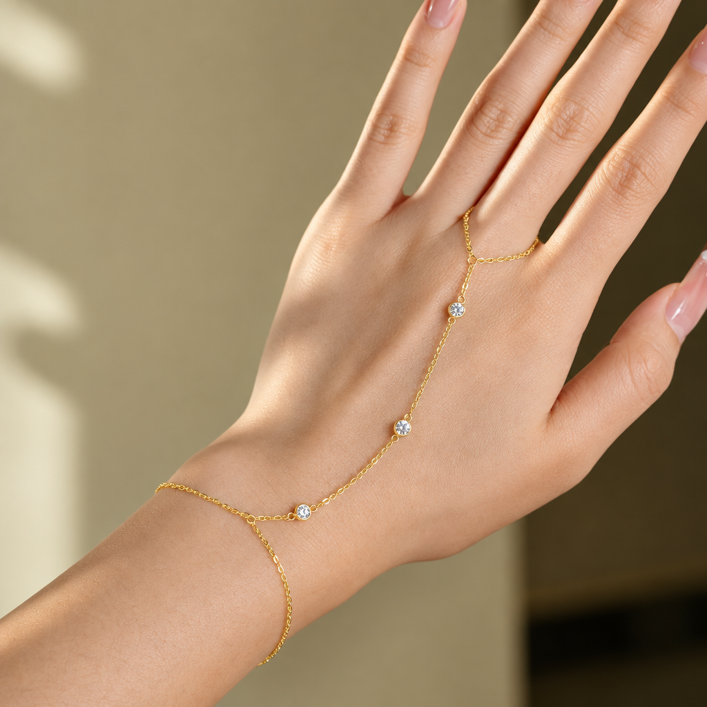 SOLVAZ Moissanite Hand Chain — Gold on hand