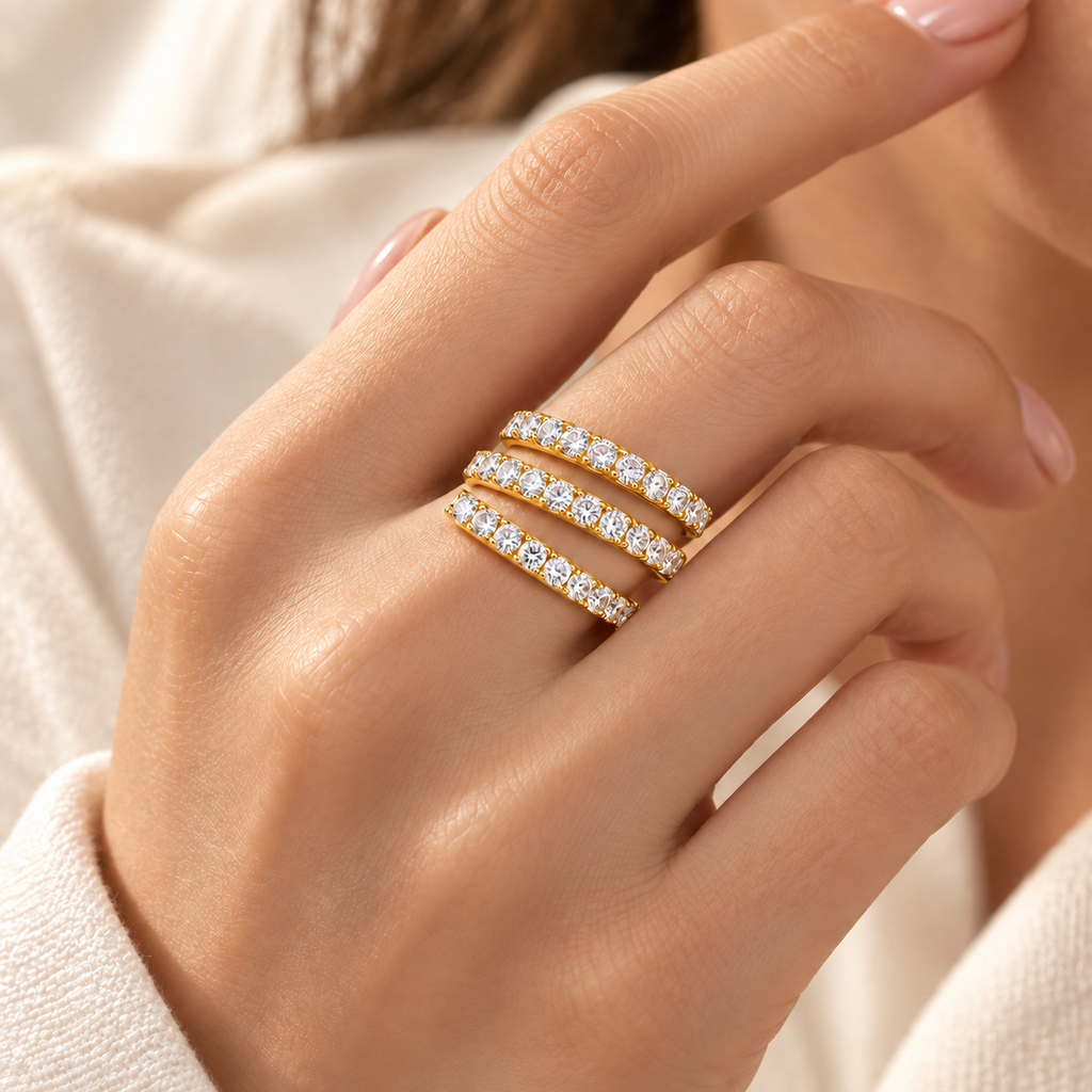 SOLVAZ Spiral Moissanite Ring — Gold on hand